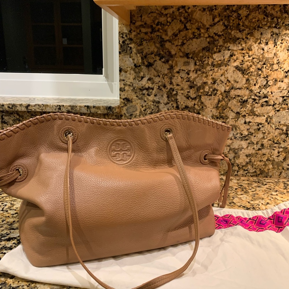 TOry Burch shoulder bag. Comes with storage bag.